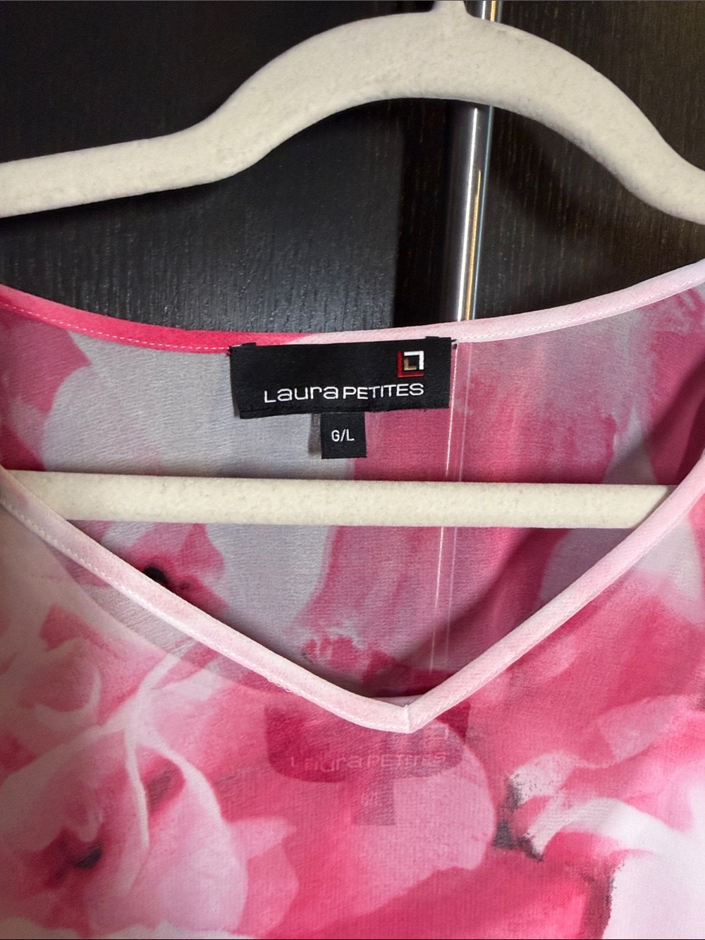 V-Neck Pink Floral Flow Blouse - Picture 2 of 3